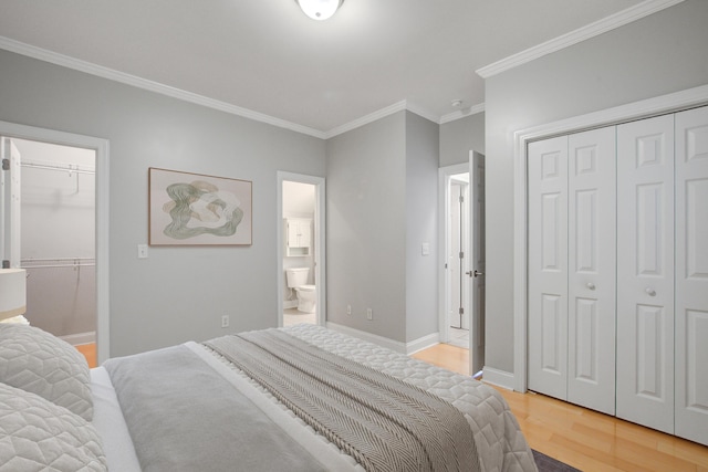 116 Venezia Ct, Ladson, SC 29456 - bedroom featuring ornamental molding, a closet, light wood-style flooring, baseboards, and ensuite bath