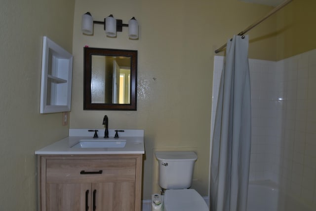 full bathroom featuring vanity, toilet, and shower / bath combo