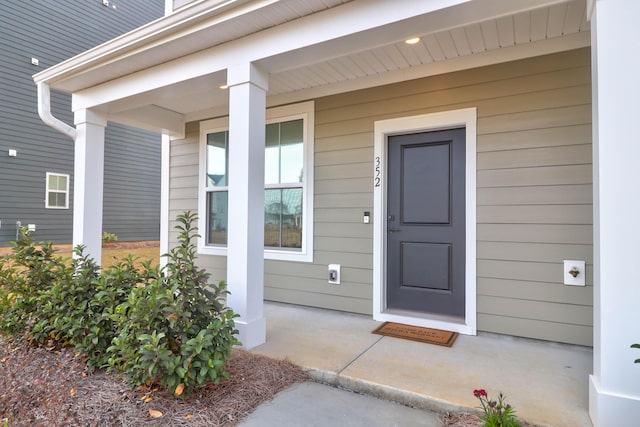 doorway to property with covered porch