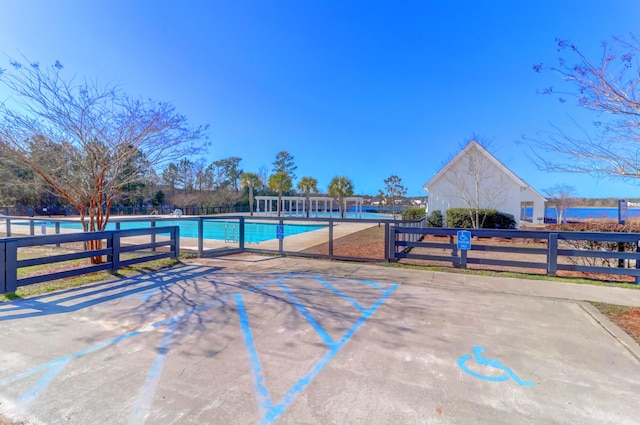 view of swimming pool