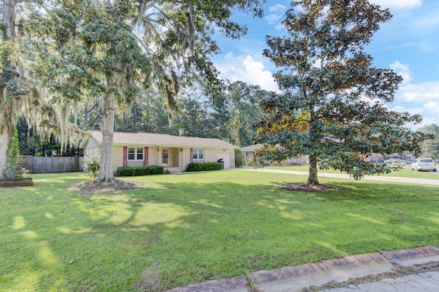 view of front of home featuring a front yard