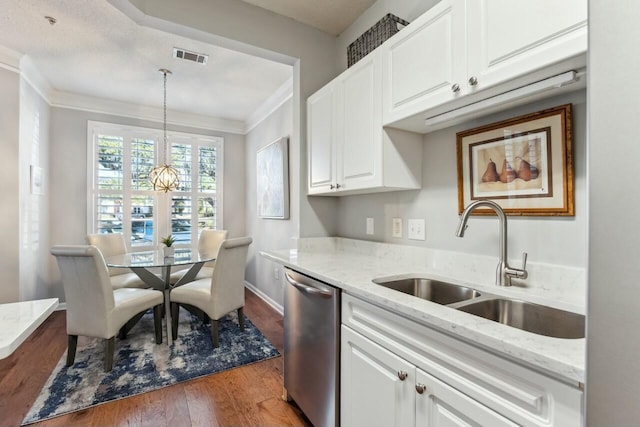 kitchen with dark wood finished floors, visible vents, white cabinetry, a sink, and dishwasher