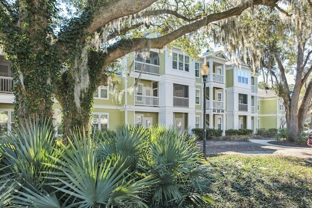 view of building exterior with a residential view