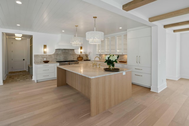 kitchen featuring premium range hood, decorative backsplash, recessed lighting, modern cabinets, and light wood-type flooring