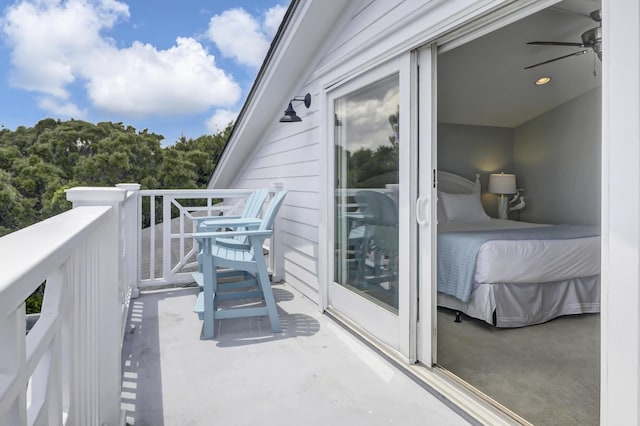 balcony featuring ceiling fan