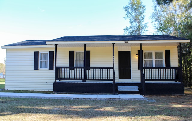 view of front of property featuring covered porch