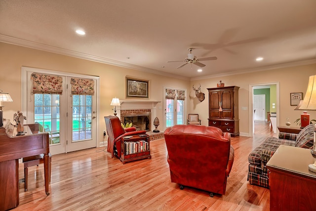 living room with ceiling fan, light hardwood / wood-style floors, and crown molding