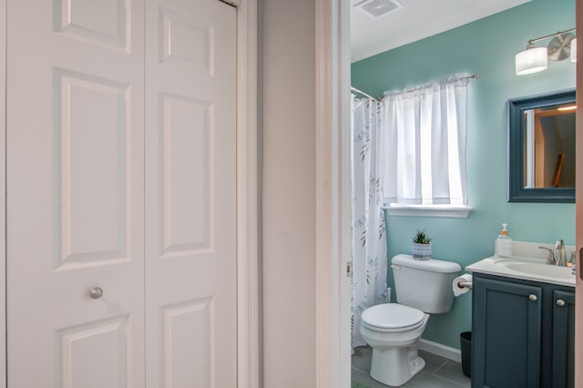 full bath featuring tile patterned flooring, toilet, vanity, visible vents, and baseboards