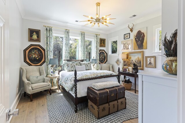 bedroom featuring light wood-style floors, baseboards, crown molding, and visible vents