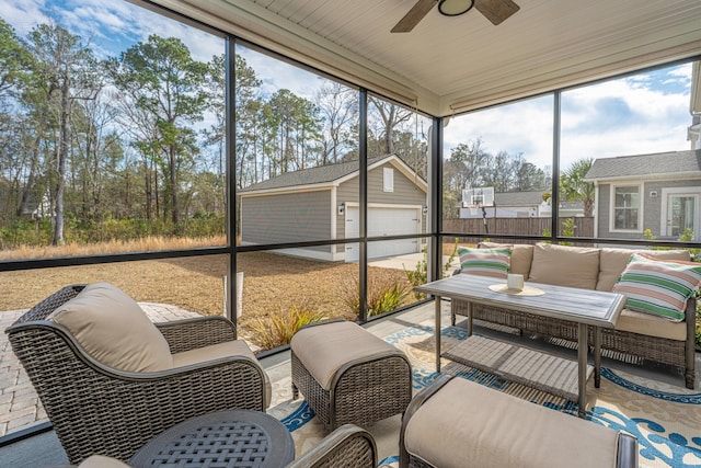 sunroom with ceiling fan