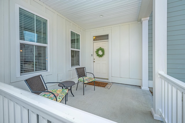 property entrance featuring a porch