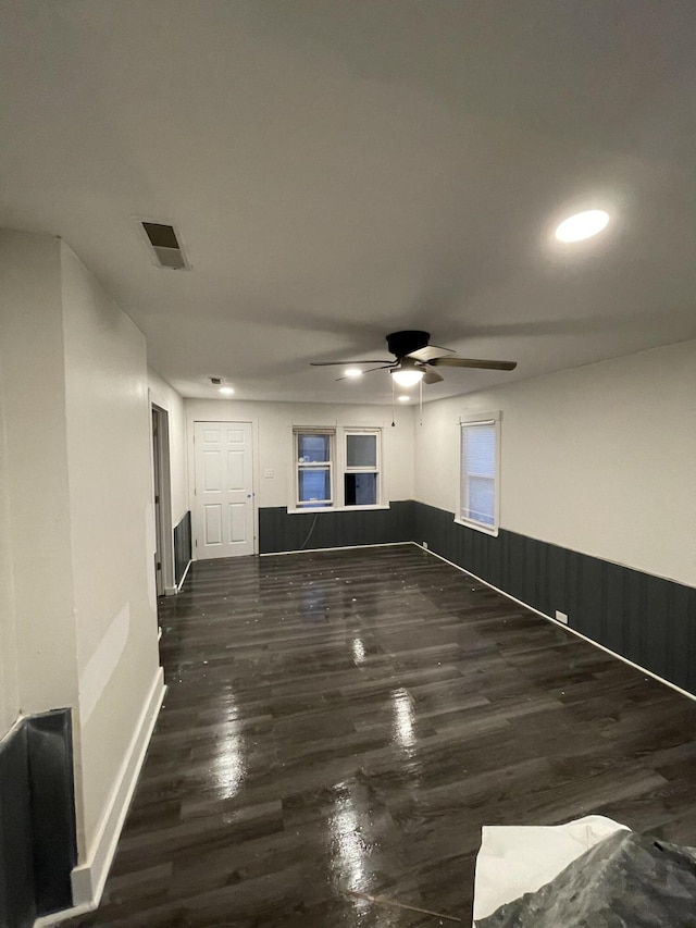 spare room with dark wood-type flooring and ceiling fan