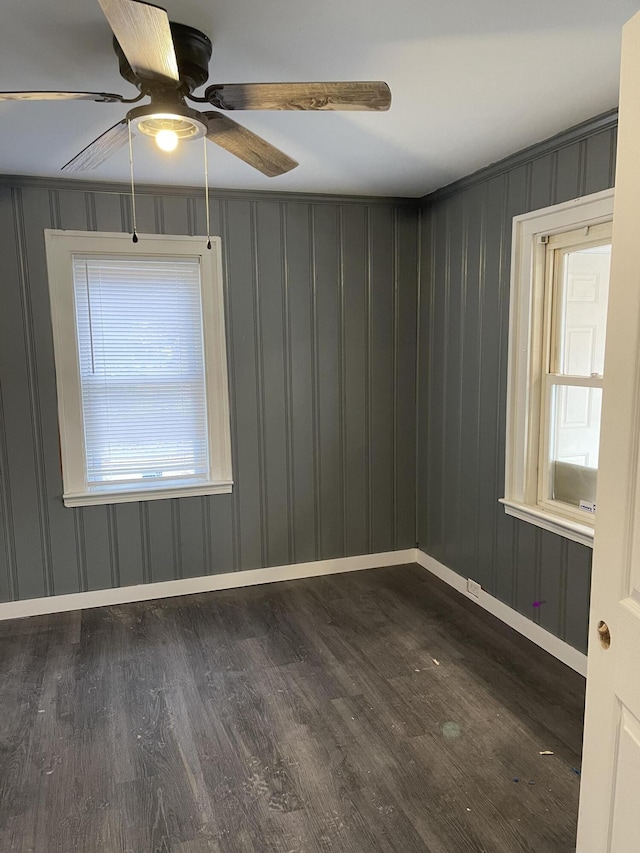 spare room featuring dark hardwood / wood-style floors and ceiling fan