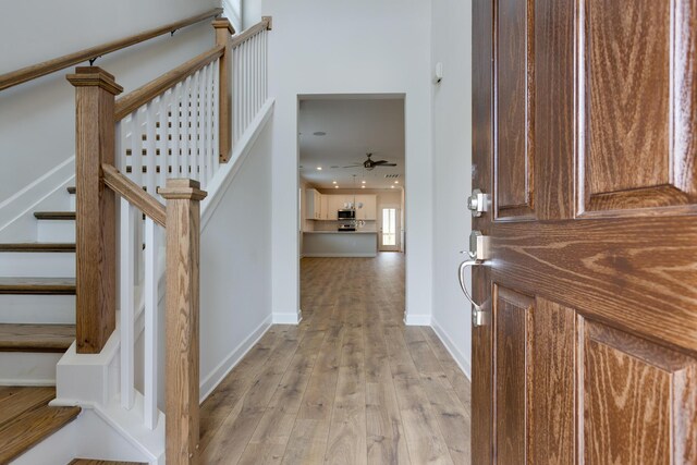 kitchen with sink, stainless steel appliances, light wood-type flooring, and tasteful backsplash