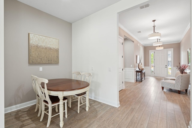 516 Tidewater Chase Ln, Summerville, SC 29486 - dining area with wood finished floors, crown molding, and baseboards
