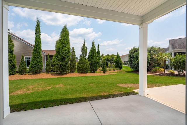 516 Tidewater Chase Ln, Summerville, SC 29486 - view of grassy yard with a patio area