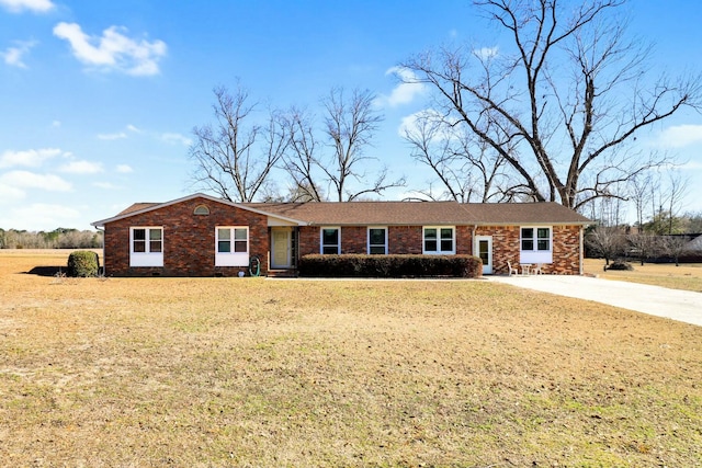 ranch-style home with a front yard