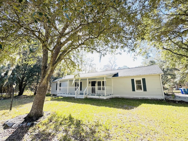 ranch-style home featuring a porch and a front lawn