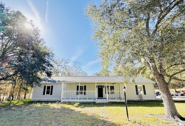 ranch-style home with a porch and a front lawn