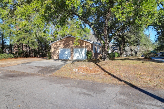 view of front of house featuring aphalt driveway and a garage