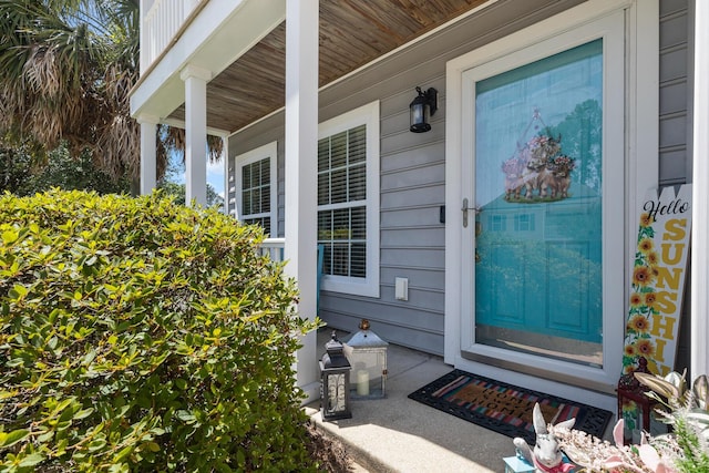 property entrance with covered porch