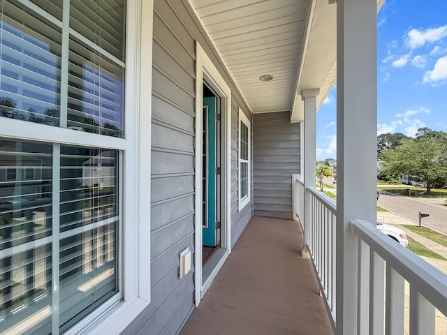 balcony featuring covered porch