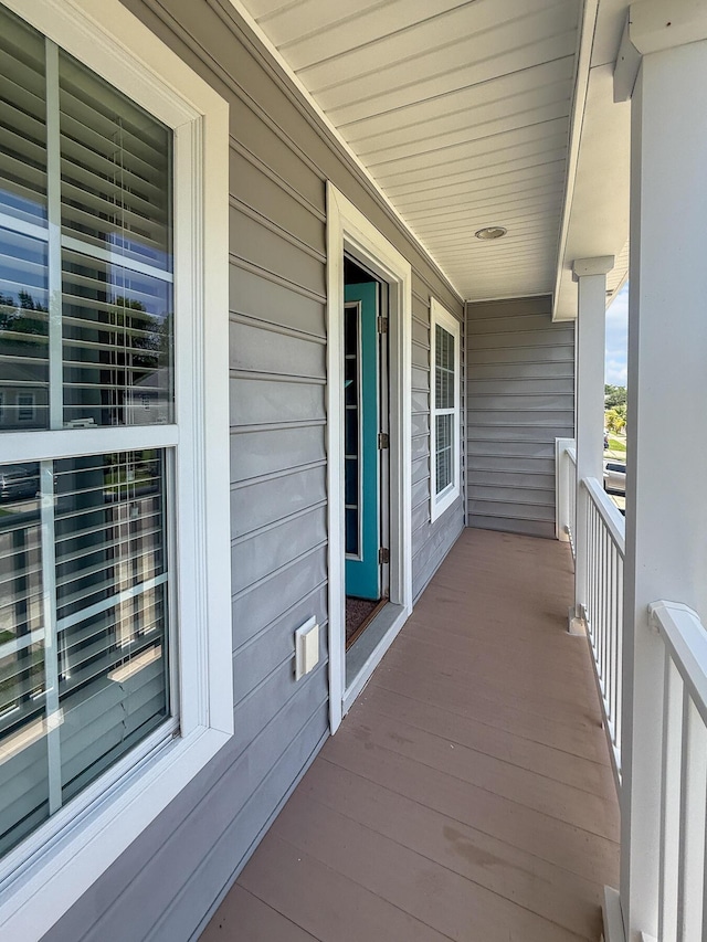 balcony featuring covered porch