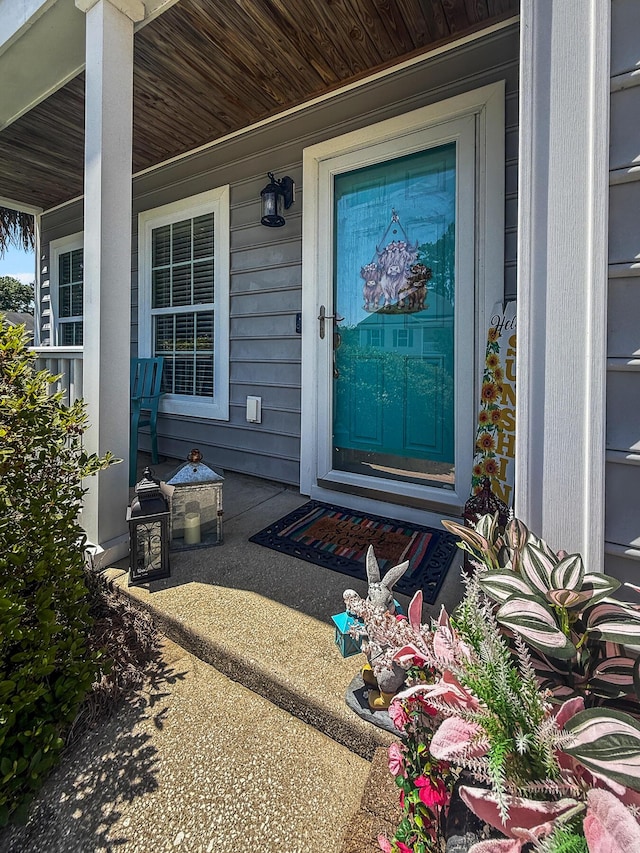 doorway to property with covered porch