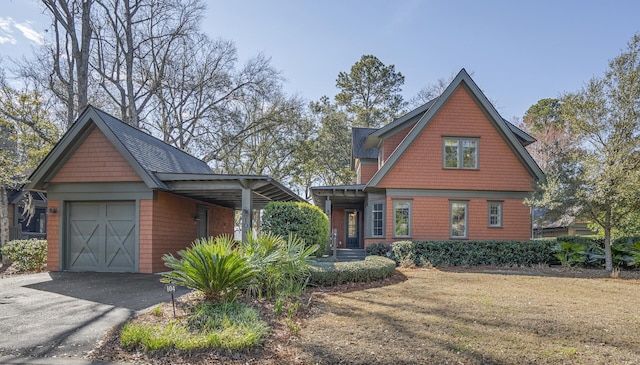 view of front of house with driveway