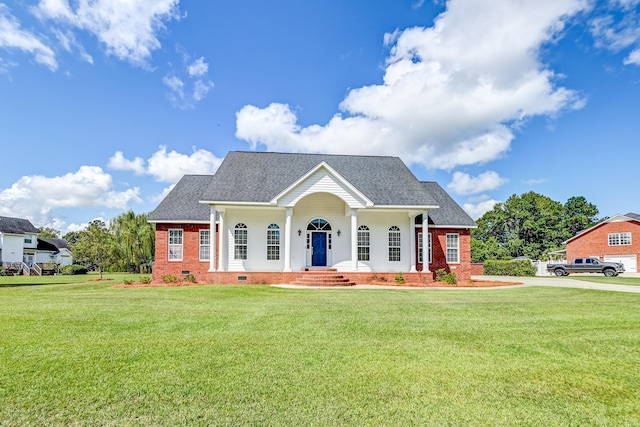 view of front facade featuring a front yard and a porch