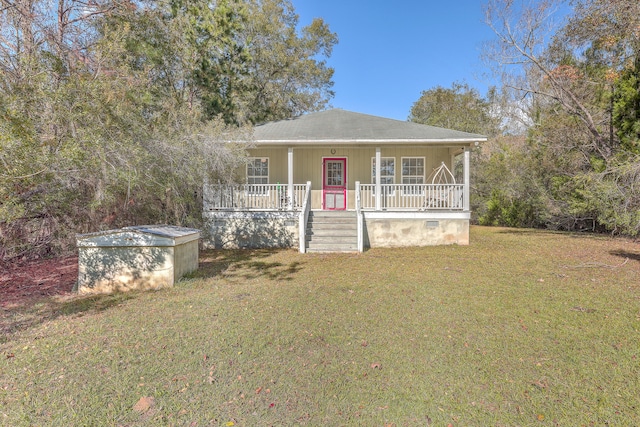 bungalow-style home featuring covered porch and a front yard