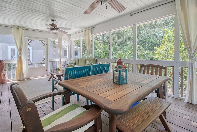 sunroom featuring a ceiling fan