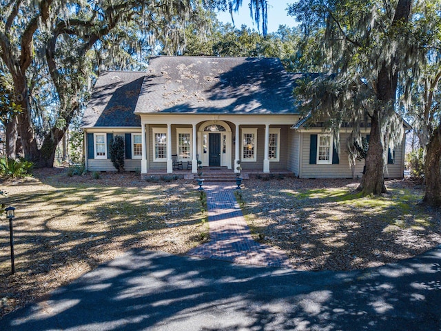 view of front facade with covered porch