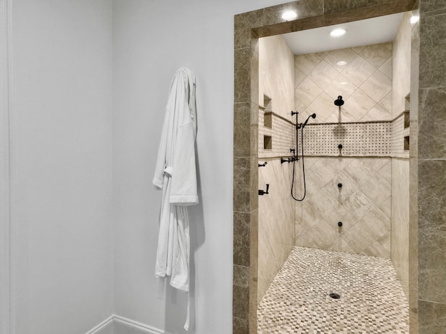 bathroom featuring a tile shower