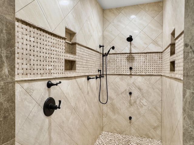 bathroom featuring tiled shower