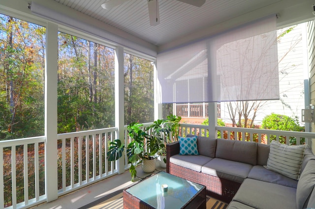 sunroom with ceiling fan