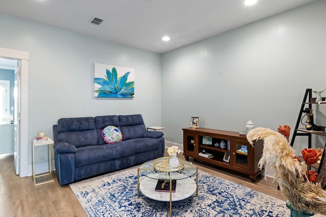 living room with baseboards, wood finished floors, visible vents, and recessed lighting