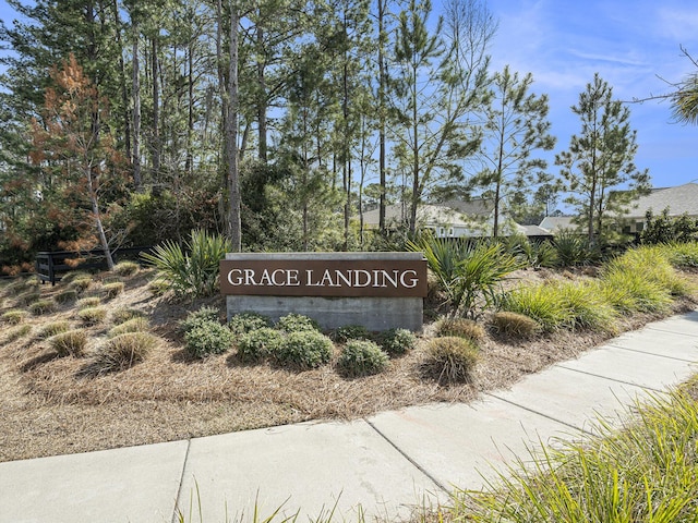 view of community / neighborhood sign