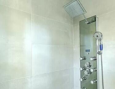 bathroom view of shower / tub combination