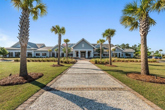 single story home with a front yard