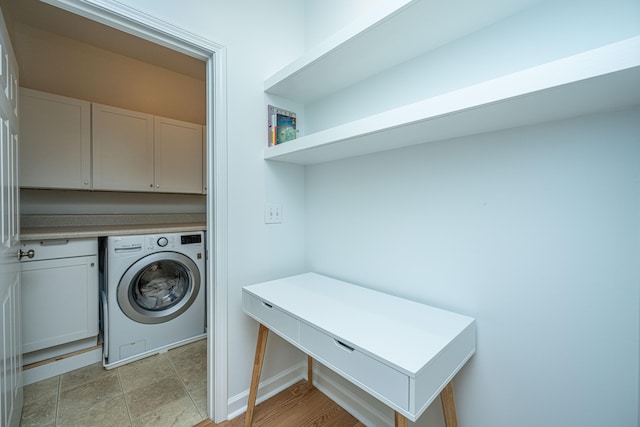 laundry room featuring cabinets and washer / dryer