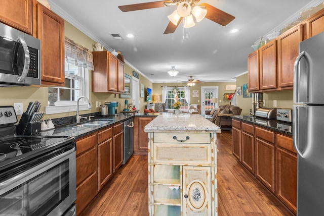 1583 Southwick Dr, Johns Island, SC 29455 - kitchen featuring stainless steel appliances, a sink, a ceiling fan, wood finished floors, and crown molding