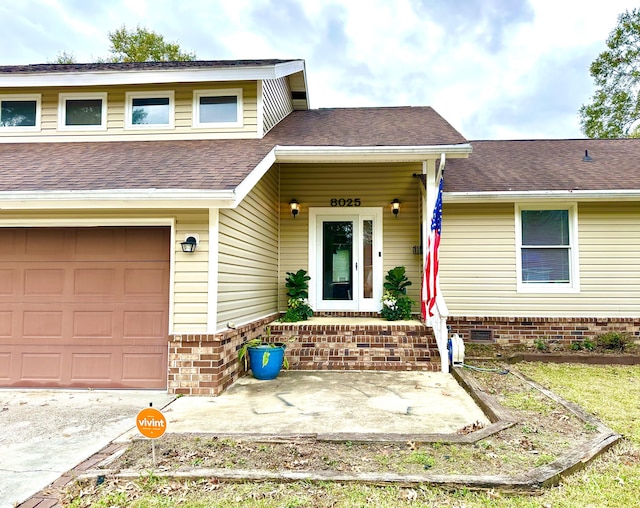 view of front facade with a garage