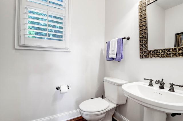 bathroom featuring toilet and sink