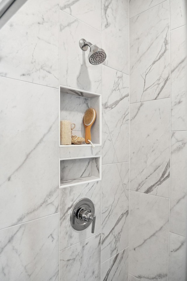 details featuring tiled shower