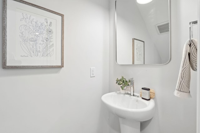 bathroom featuring sink