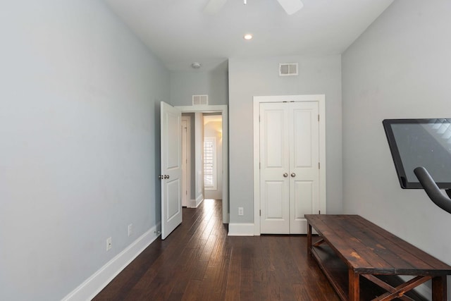 interior space featuring dark wood-style floors, baseboards, a closet, recessed lighting, and ceiling fan