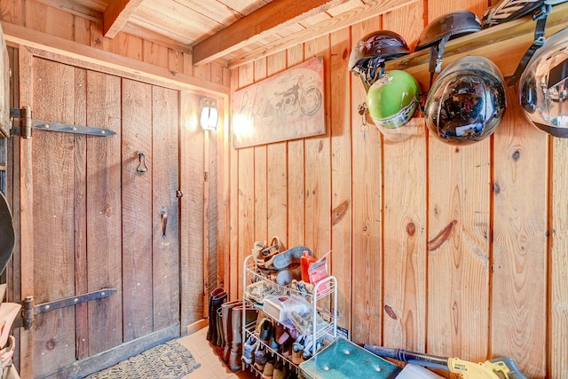 1373 Bridge St, Branchville, SC 29432 - detailed view of wooden walls