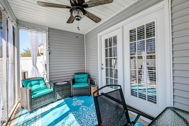 sunroom featuring ceiling fan