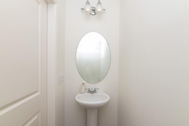 bathroom featuring a sink and a notable chandelier